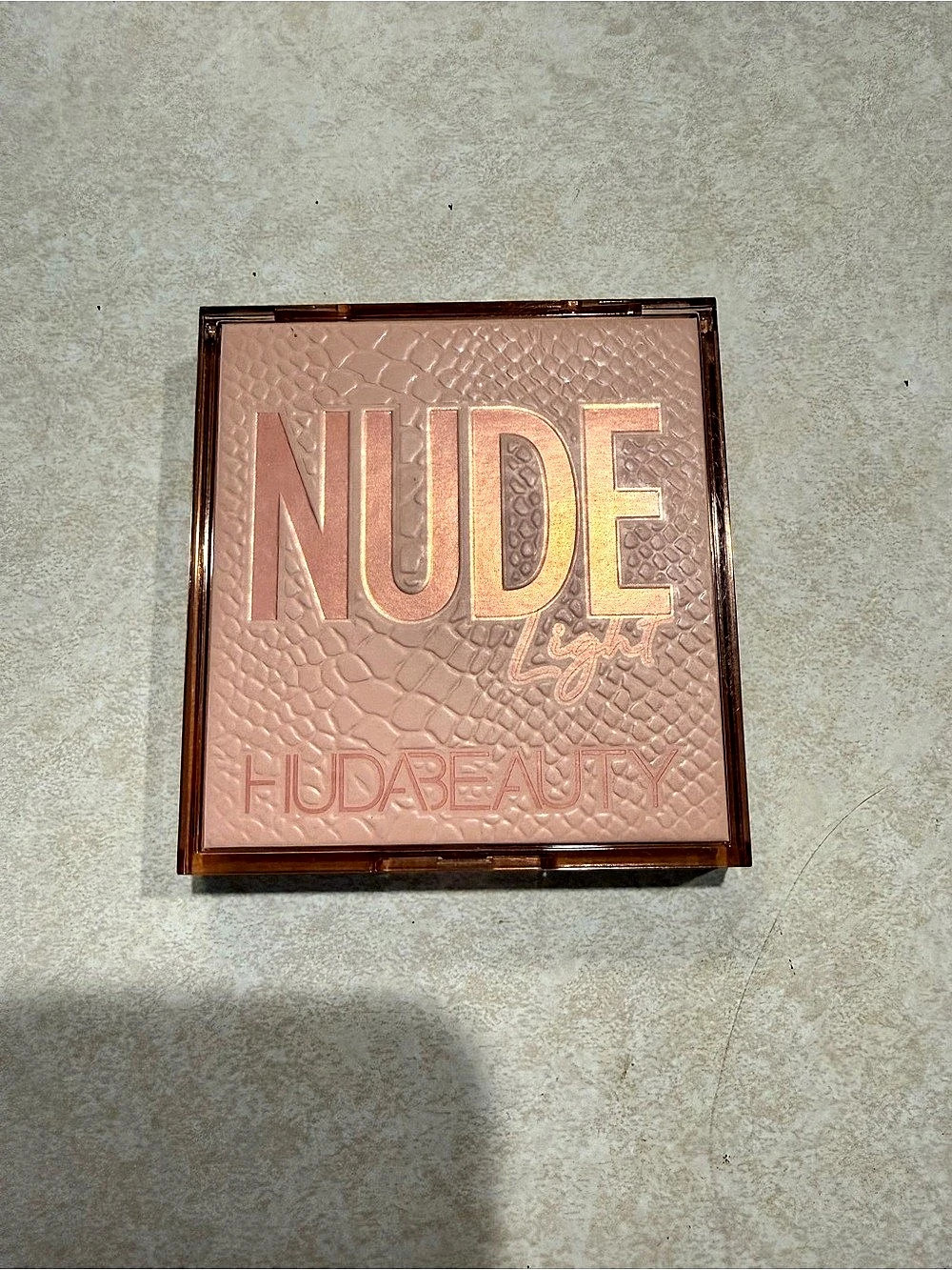 Huda Beauty Light Nude Obsessions Eyeshadow Palette